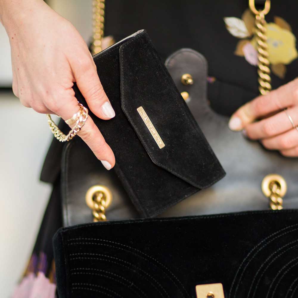 ideal-mayfair-clutch-velvet-black-iphone-xr_108869_3_G